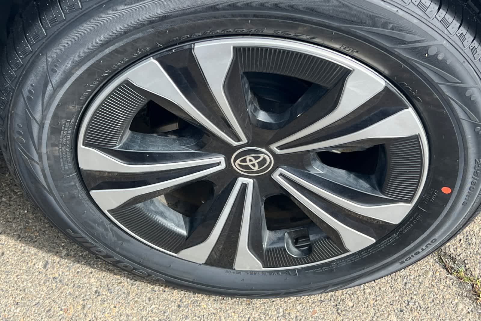 Thumbnail: 2023 Toyota bZ4X - 18