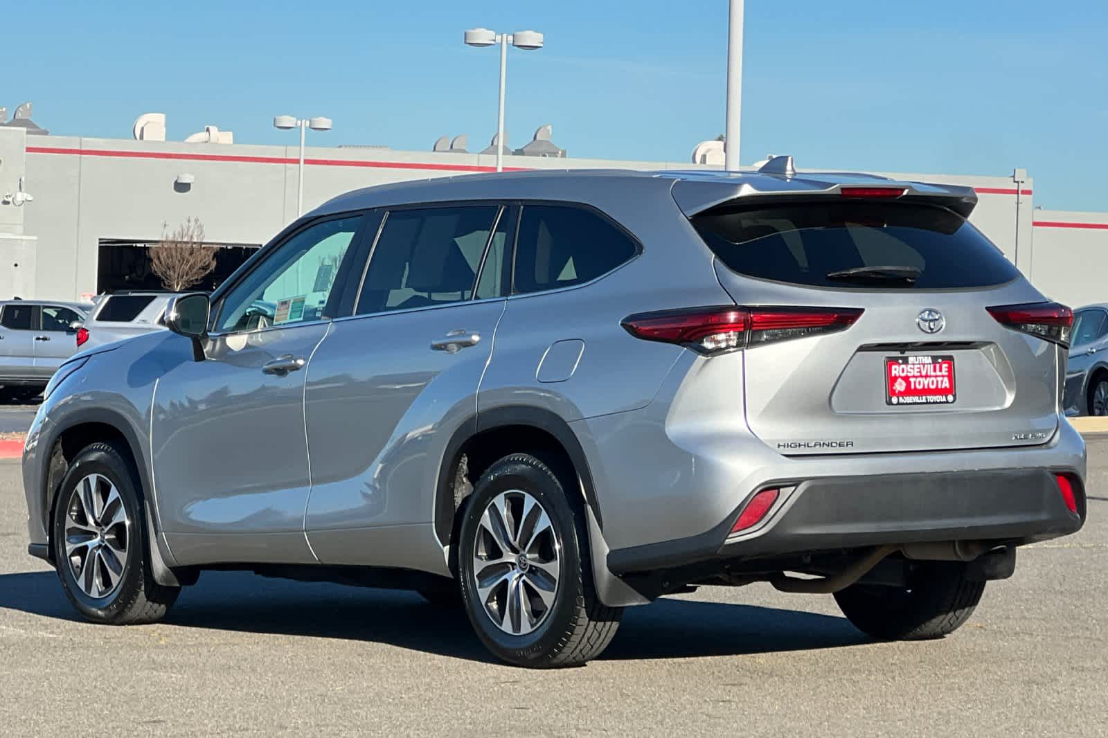 Thumbnail: 2023 Toyota Highlander - 7