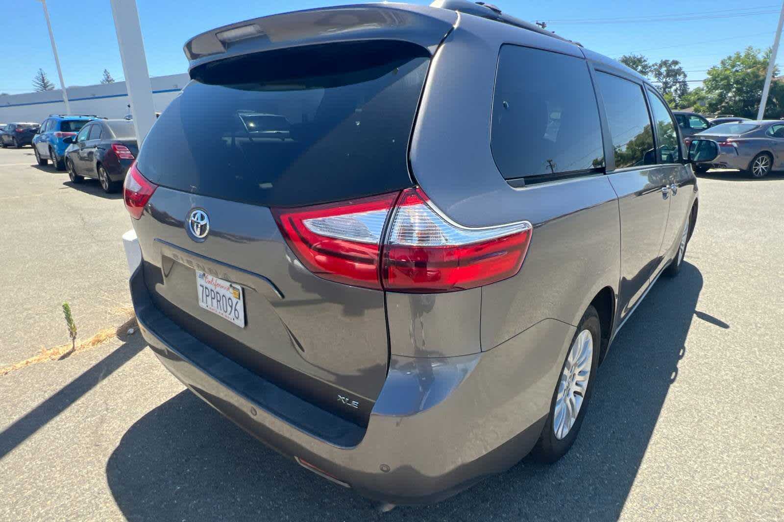 Thumbnail: 2015 Toyota Sienna - 2