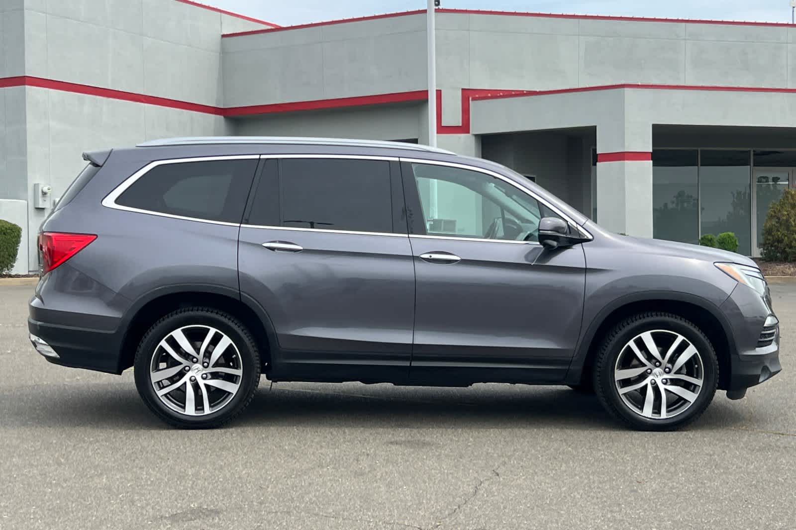 Thumbnail: 2018 Honda Pilot - 6