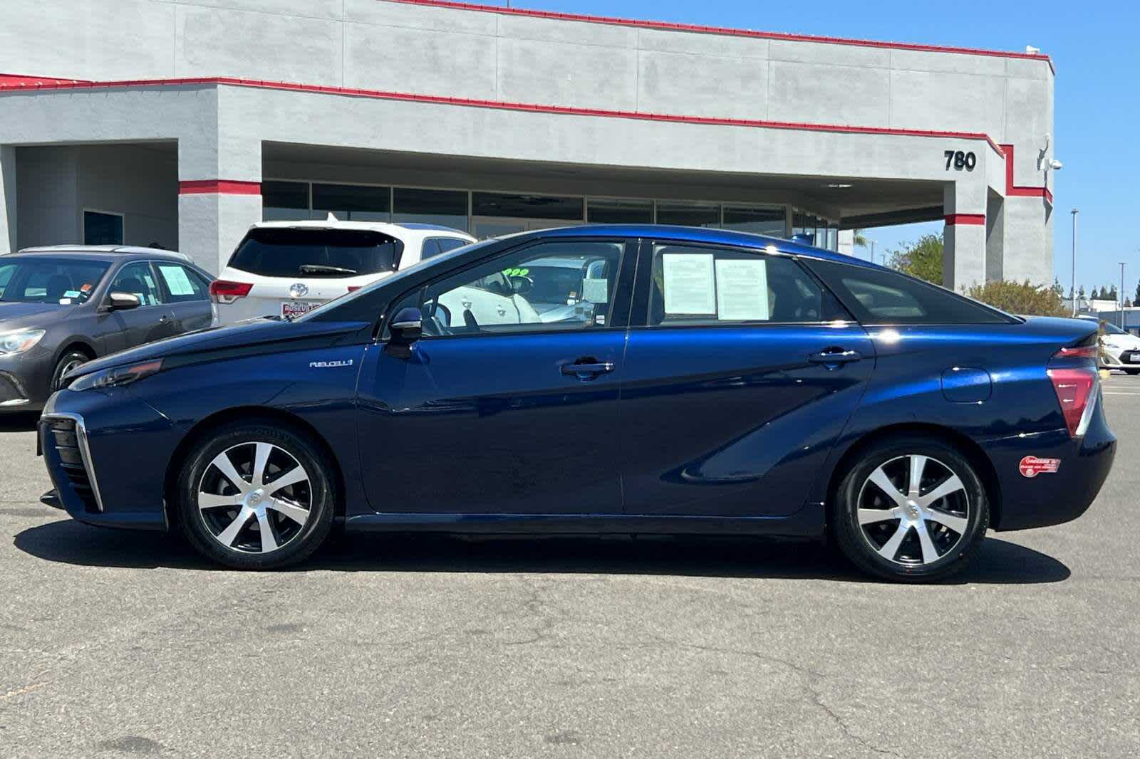 Thumbnail: 2017 Toyota Mirai - 9