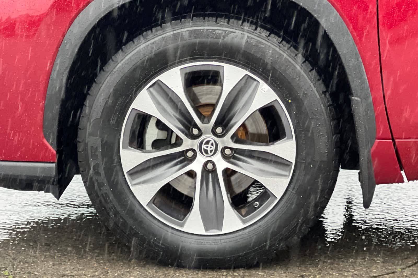 Thumbnail: 2023 Toyota Highlander - 29