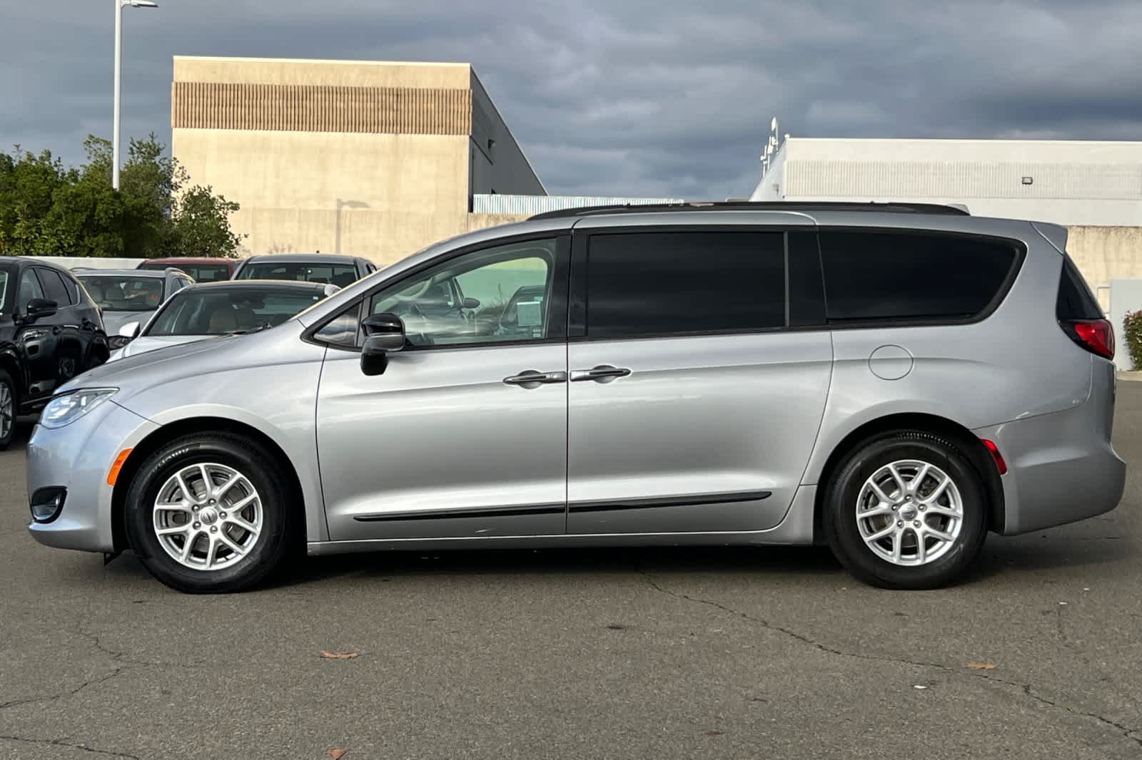 Thumbnail: 2020 Chrysler Pacifica - 9