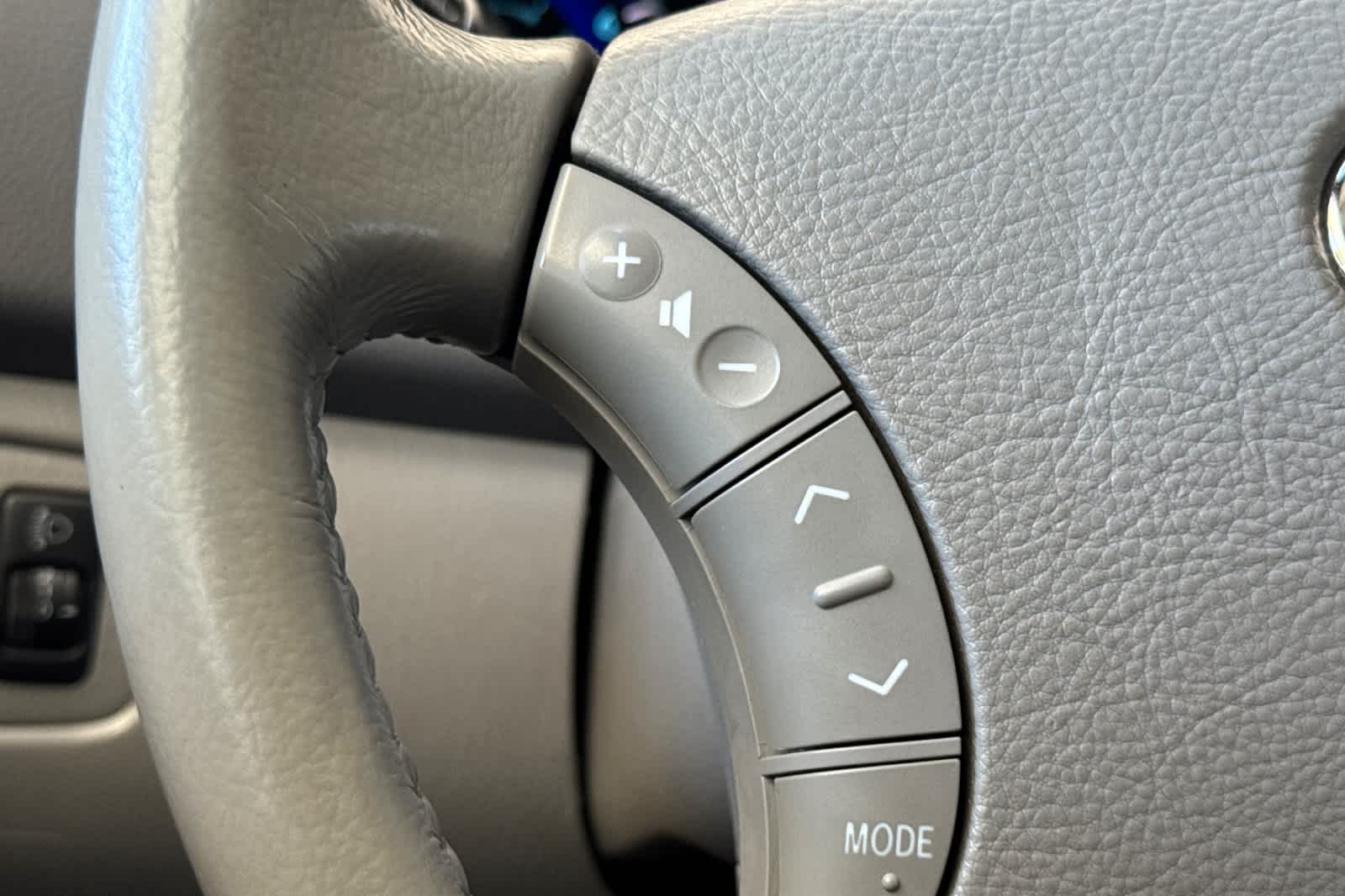 Thumbnail: 2010 Toyota Sienna - 27
