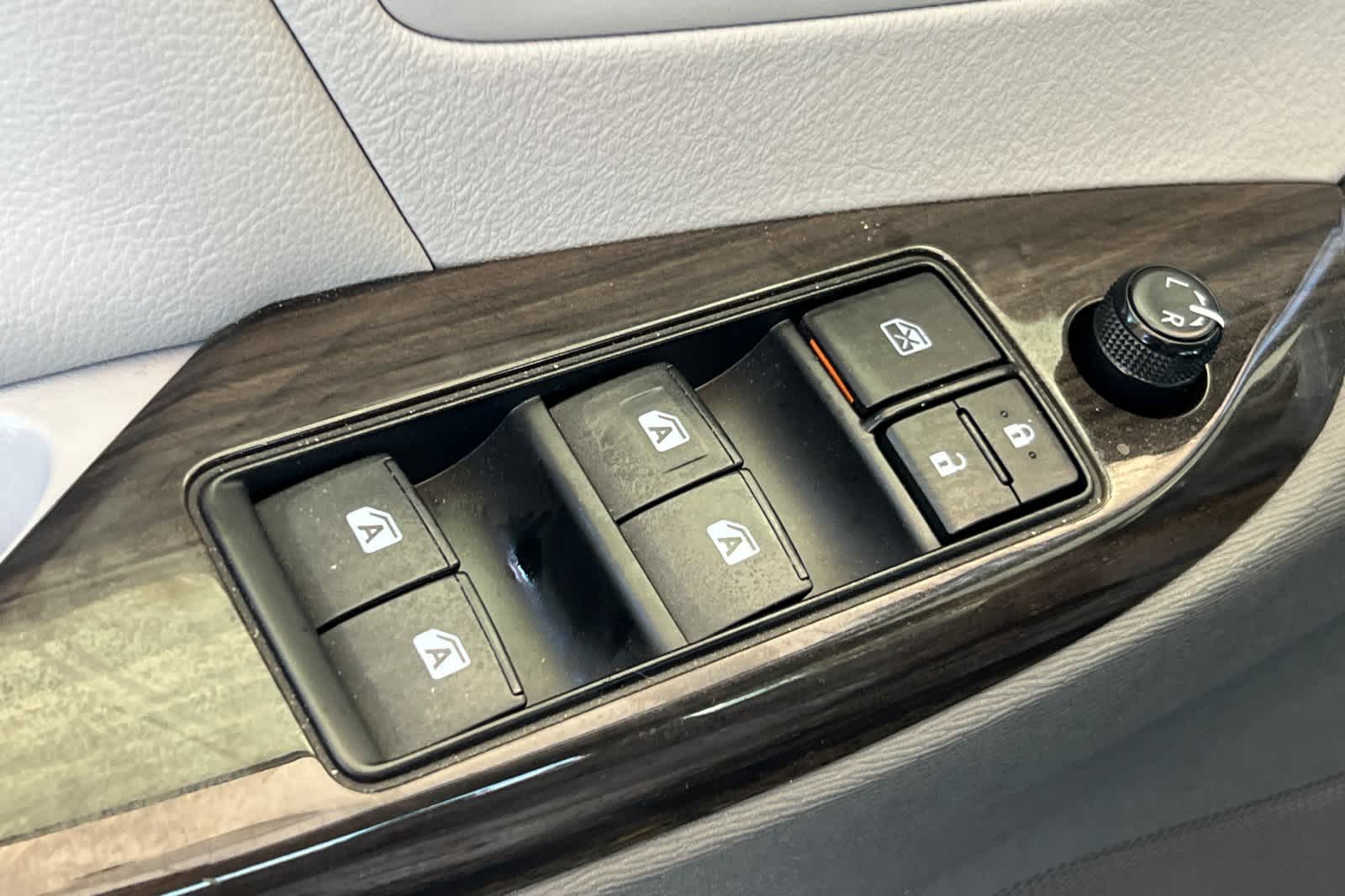 Thumbnail: 2018 Toyota Sienna - 13
