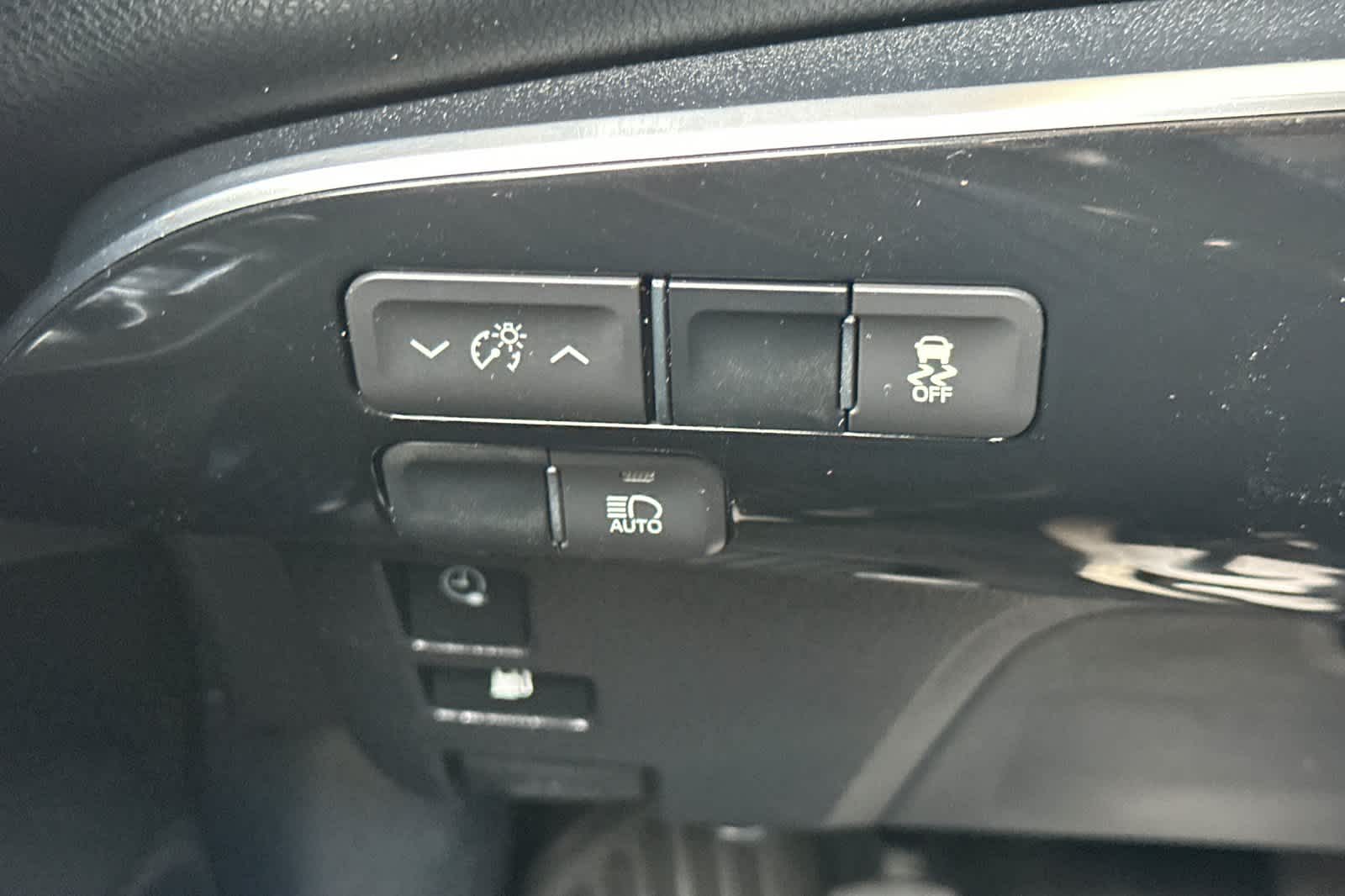 Thumbnail: 2017 Toyota Prius Prime - 31