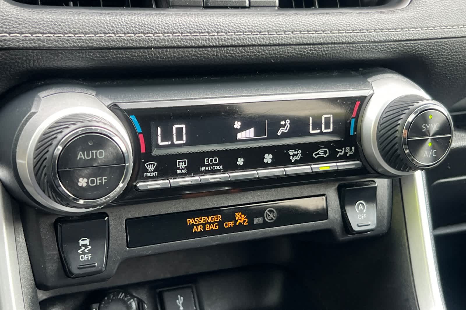 Thumbnail: 2021 Toyota RAV4 - 22