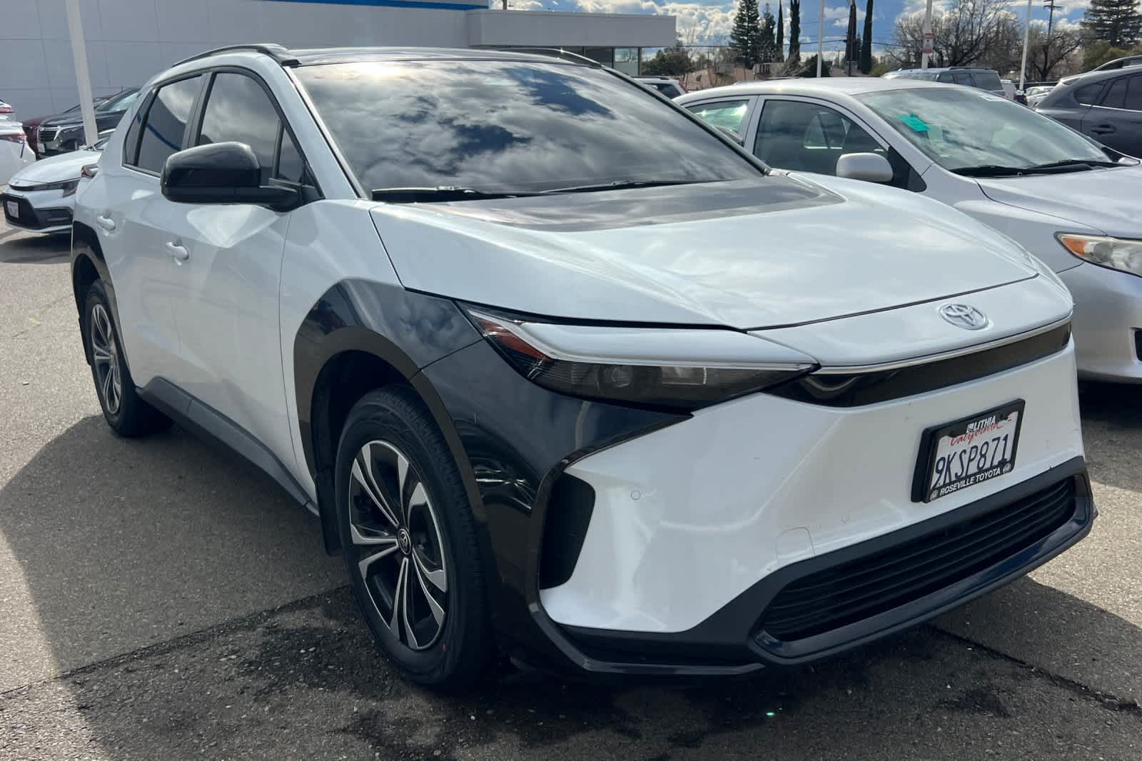 Thumbnail: 2023 Toyota bZ4X - 3