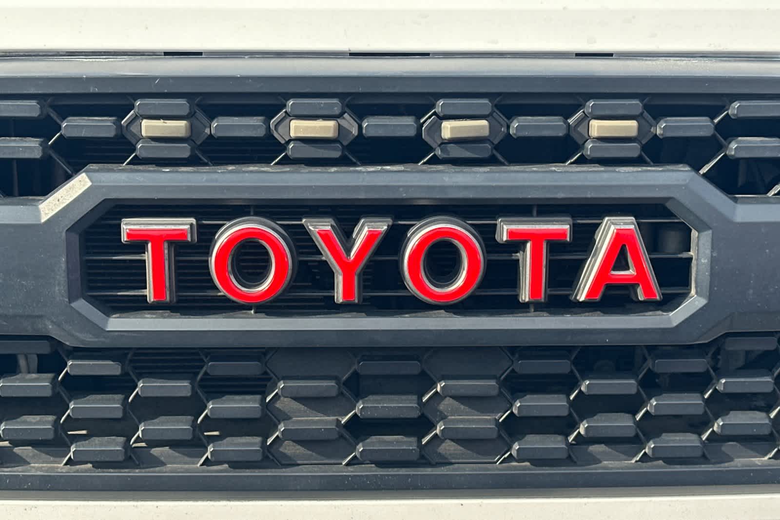 Thumbnail: 2018 Toyota Tacoma - 10