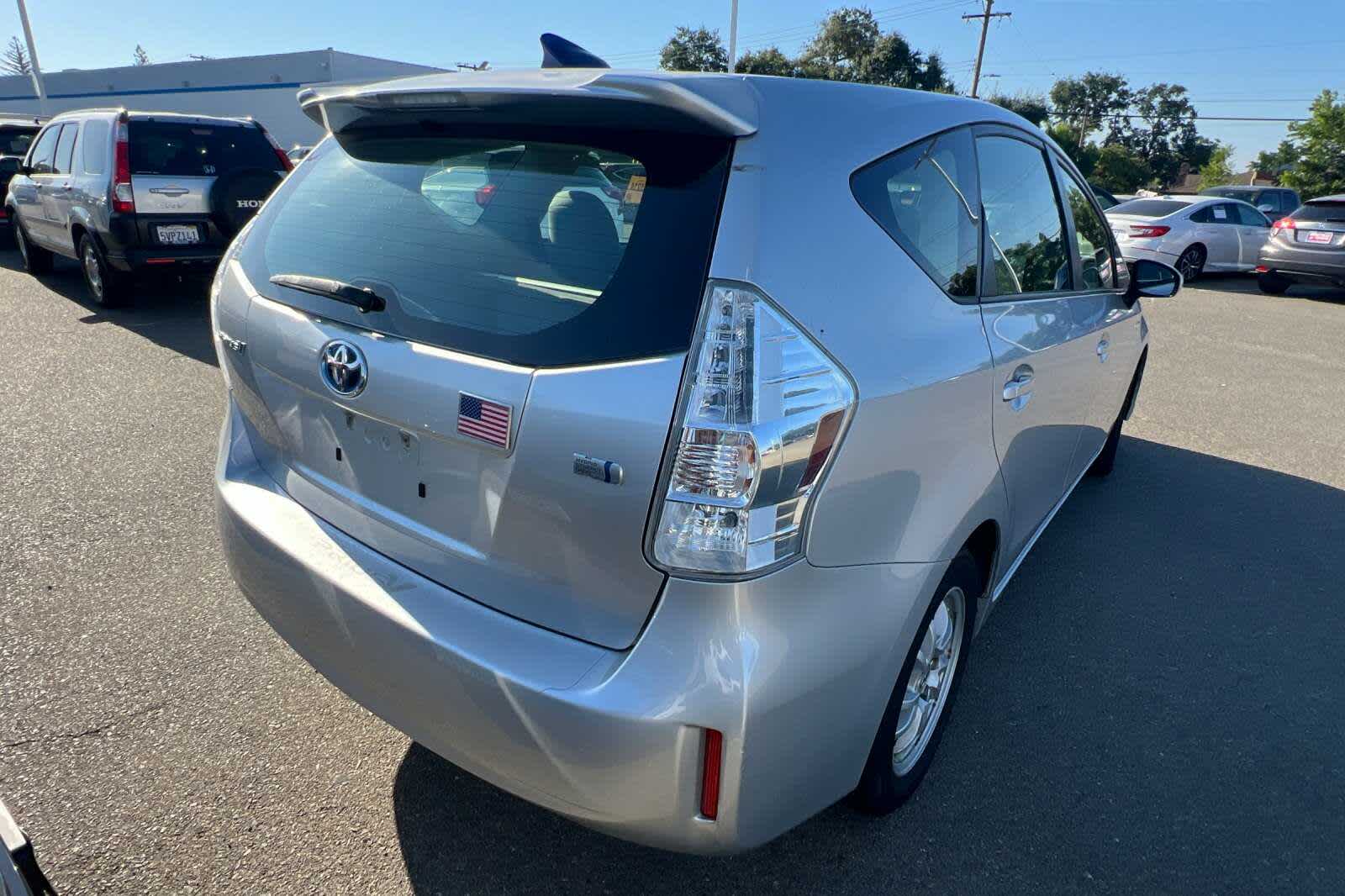 Thumbnail: 2013 Toyota Prius v - 2