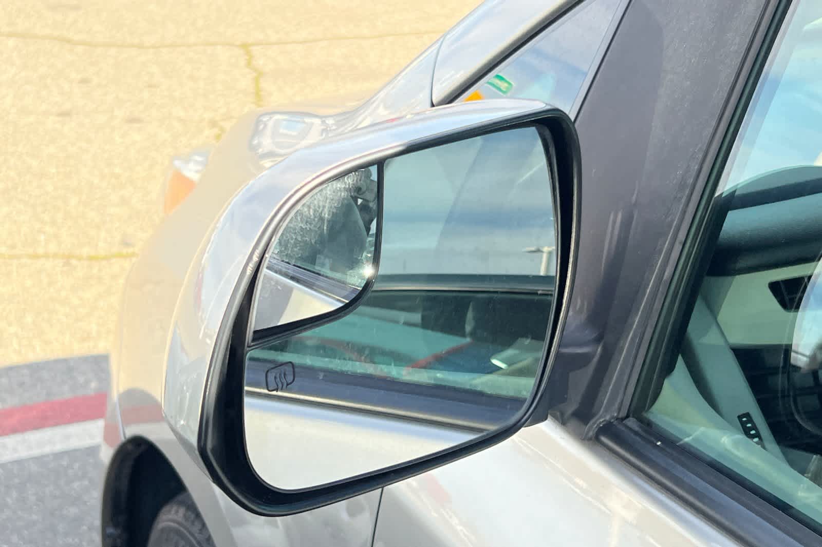 Thumbnail: 2015 Toyota Sienna - 19