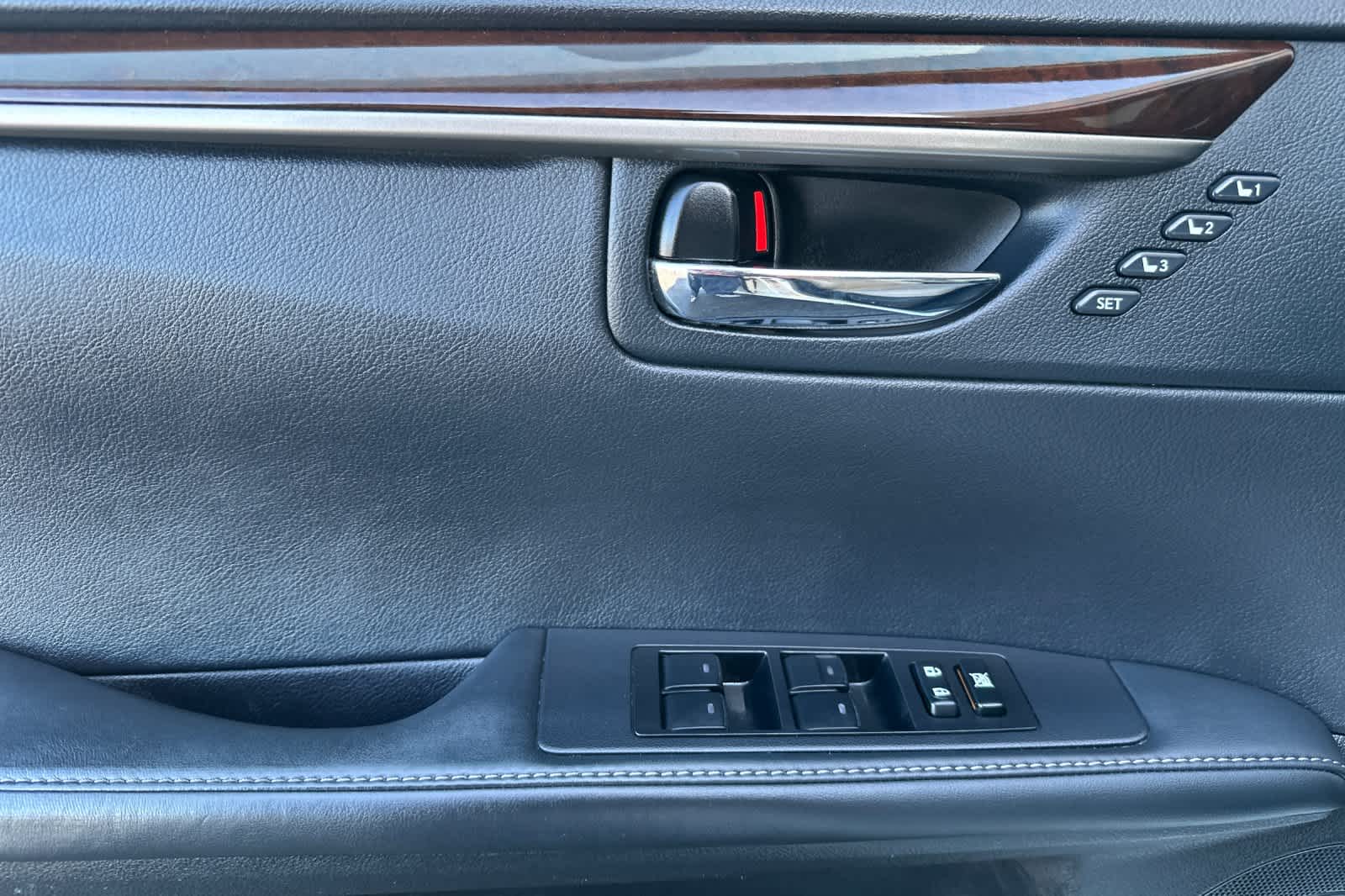 Thumbnail: 2013 Lexus ES - 12