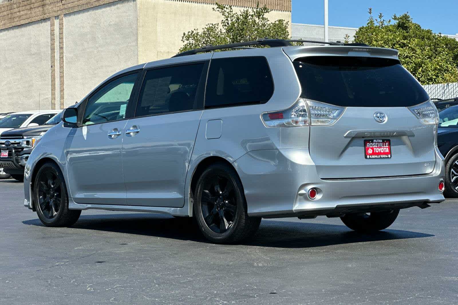 Thumbnail: 2014 Toyota Sienna - 7