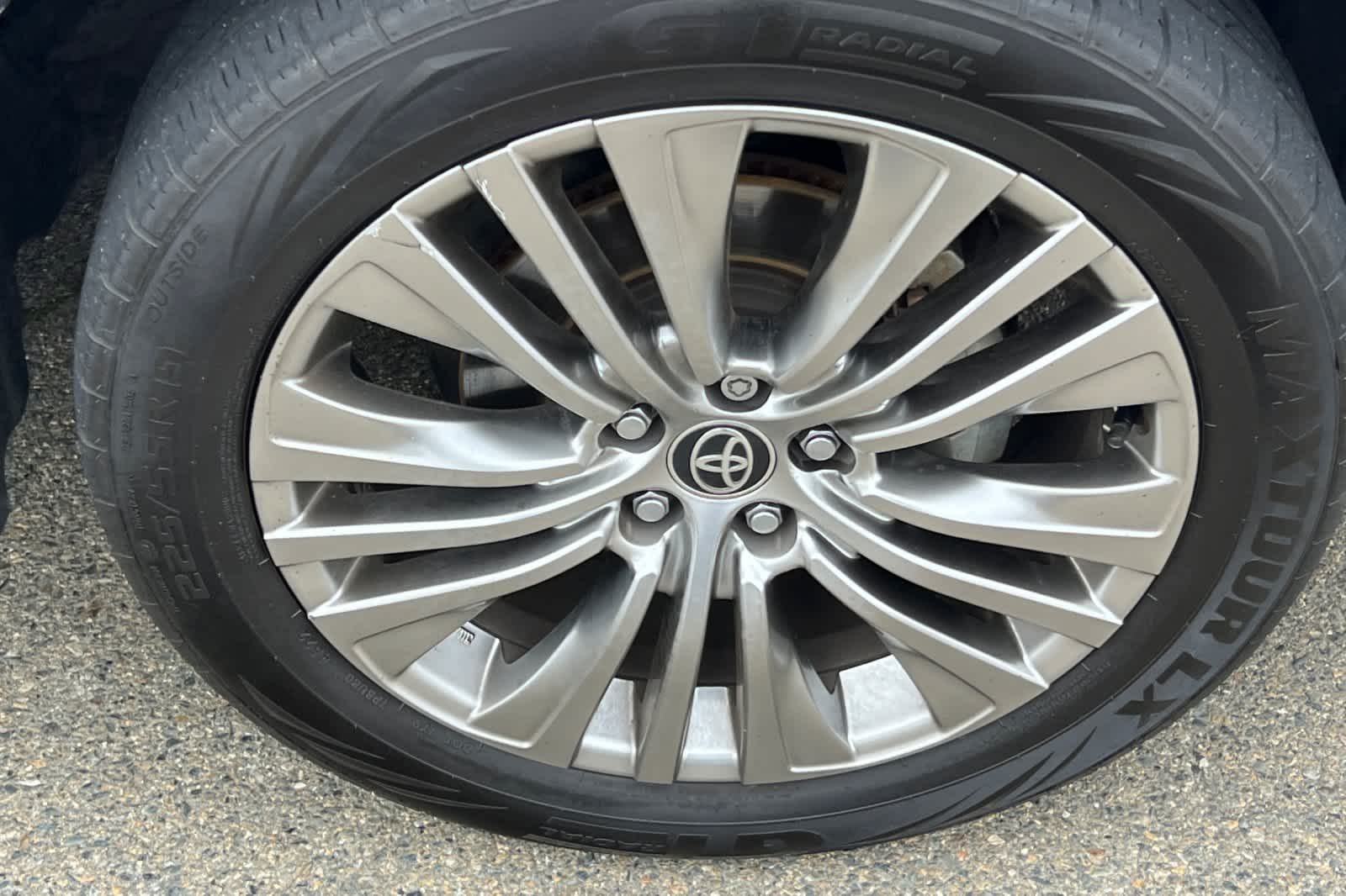 Thumbnail: 2022 Toyota Venza - 12