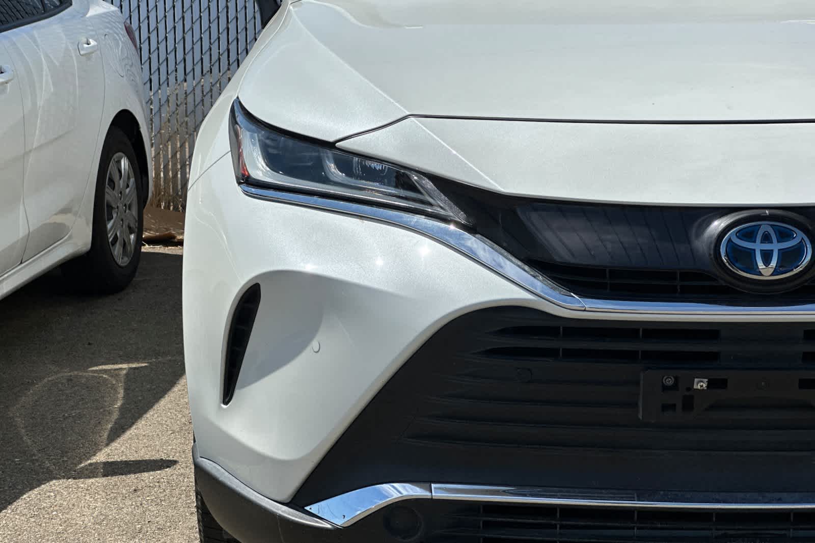 Thumbnail: 2022 Toyota Venza - 8