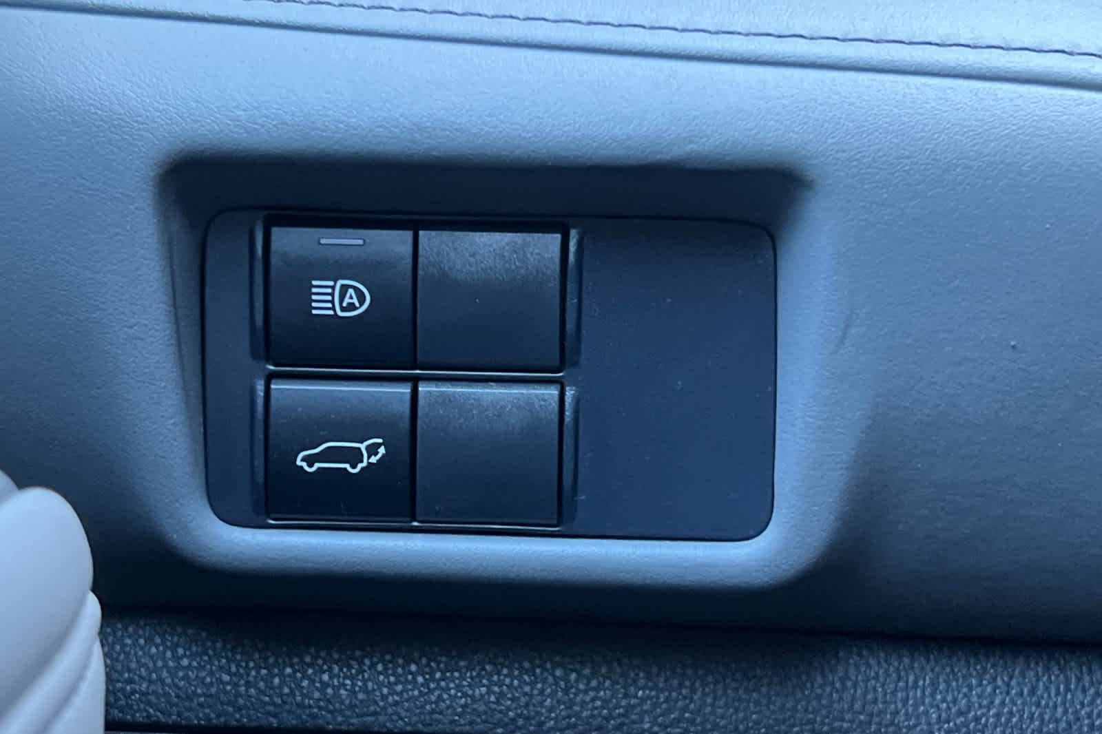 Thumbnail: 2021 Toyota Highlander - 31