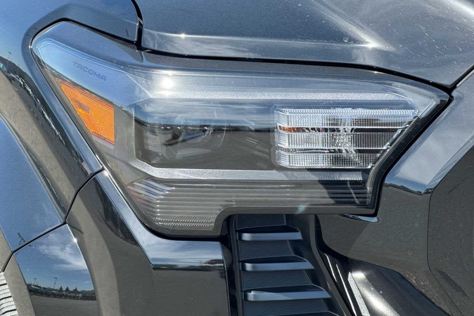 2025 Toyota Tacoma SR5 28