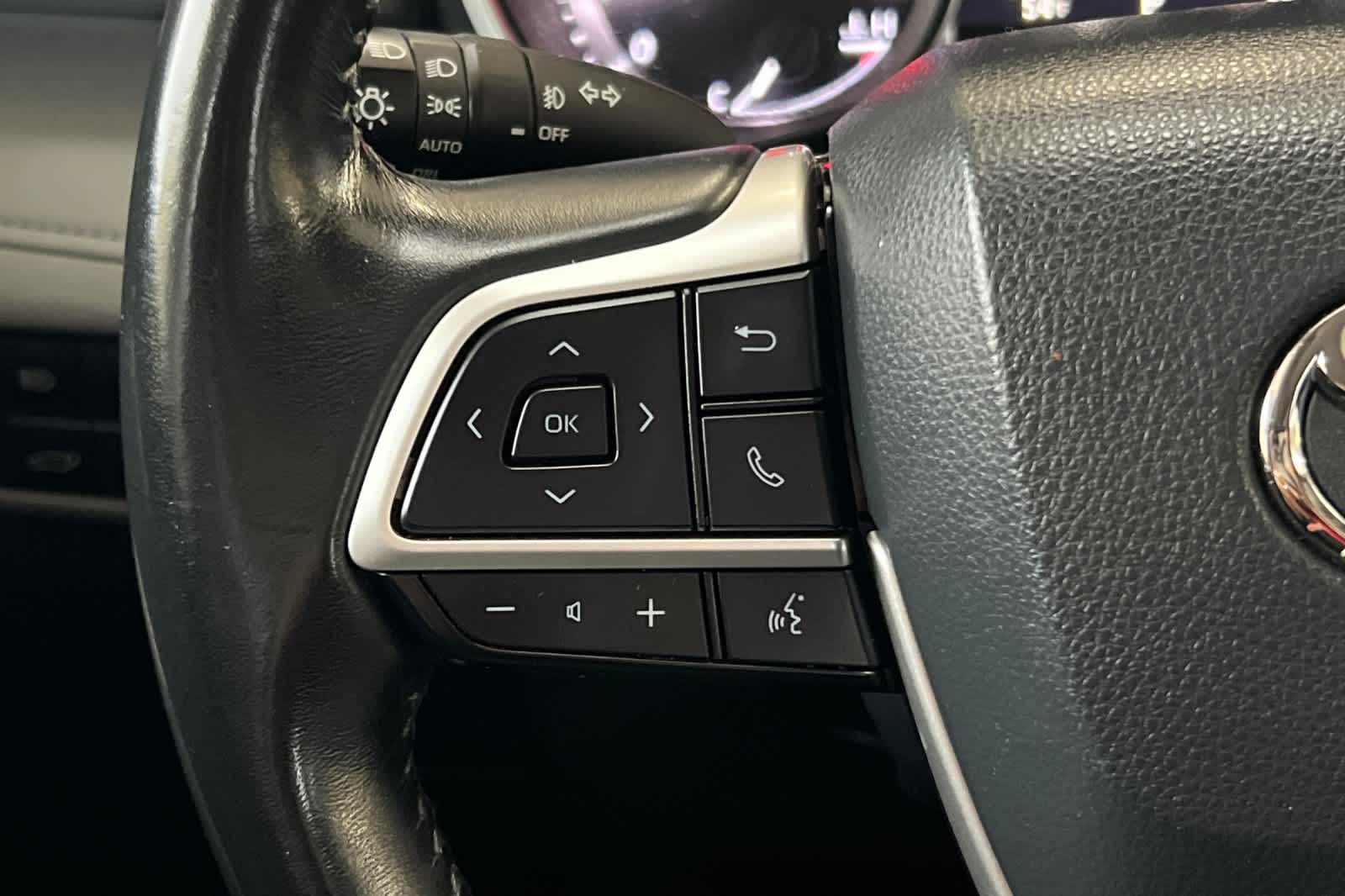 Thumbnail: 2023 Toyota Highlander - 27