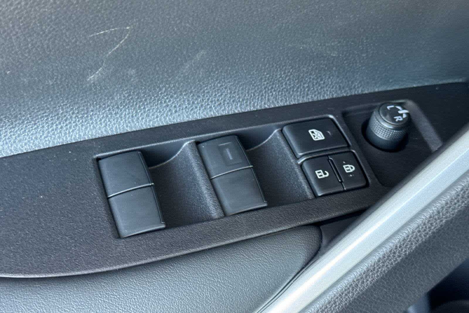 2025 Toyota Corolla Cross XSE 13