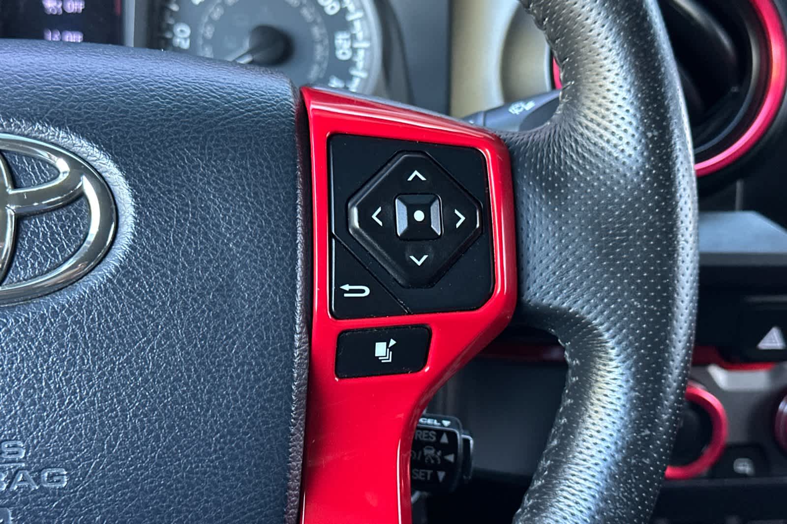 Thumbnail: 2019 Toyota Tacoma - 25