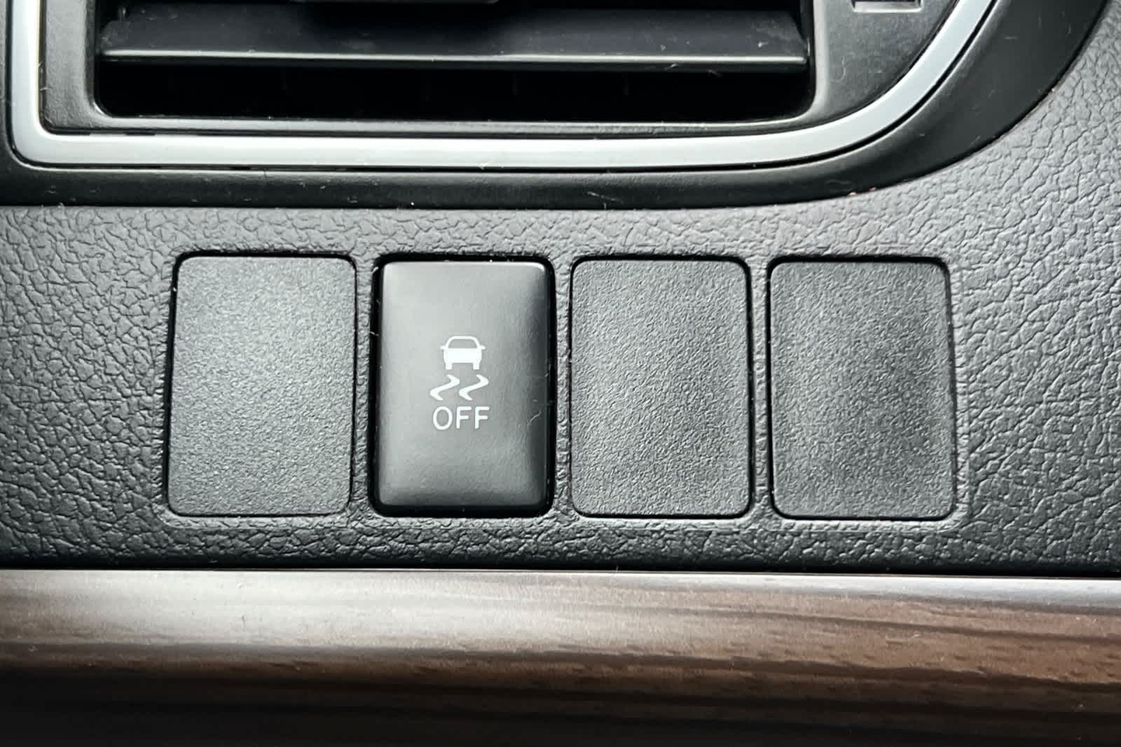 Thumbnail: 2016 Toyota Camry - 27