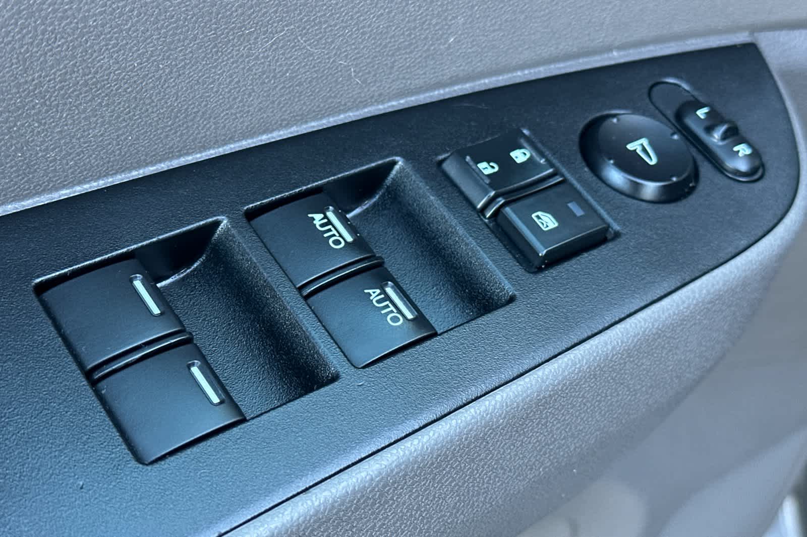 Thumbnail: 2014 Honda Odyssey - 13