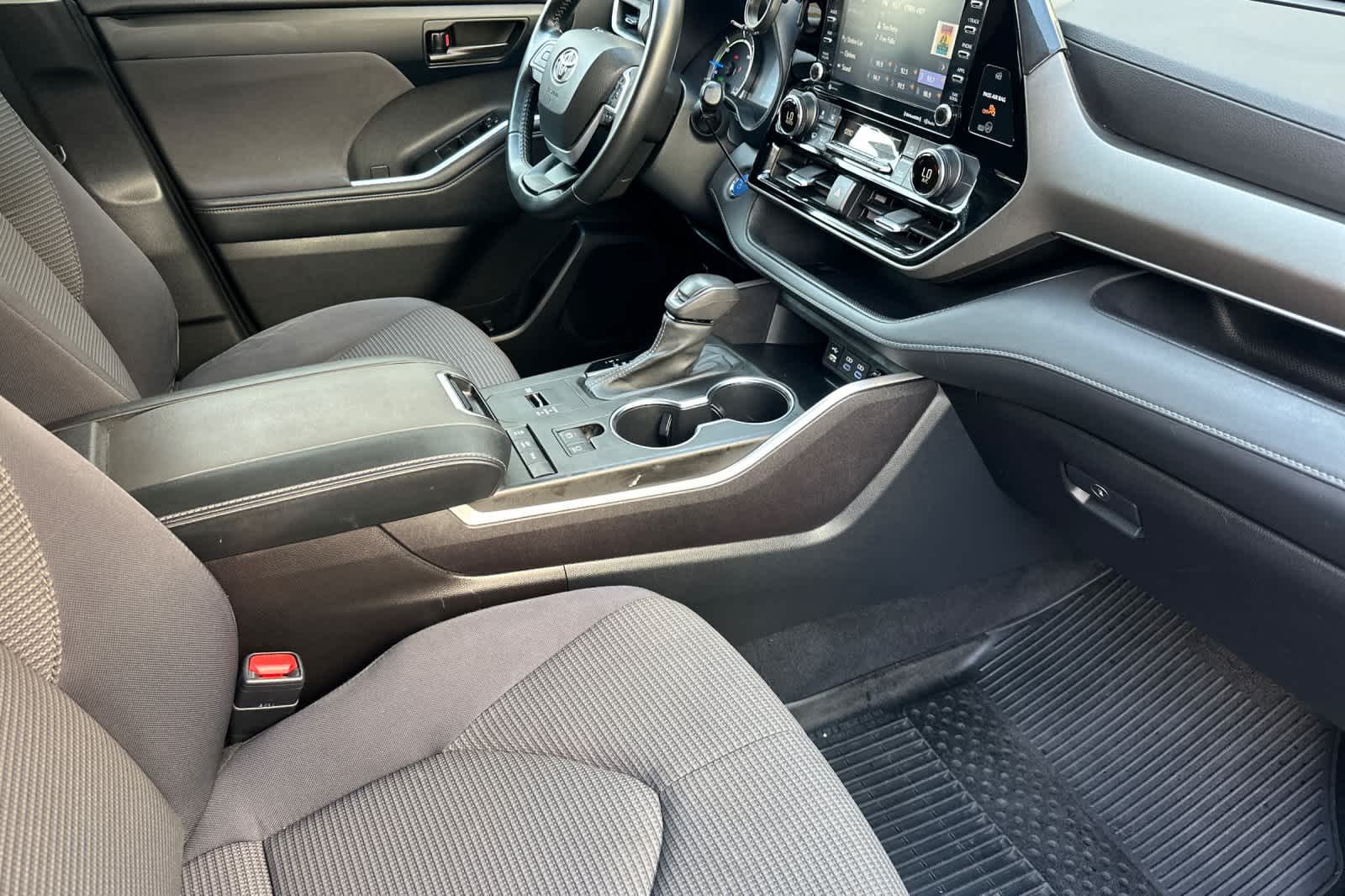 Thumbnail: 2022 Toyota Highlander - 18