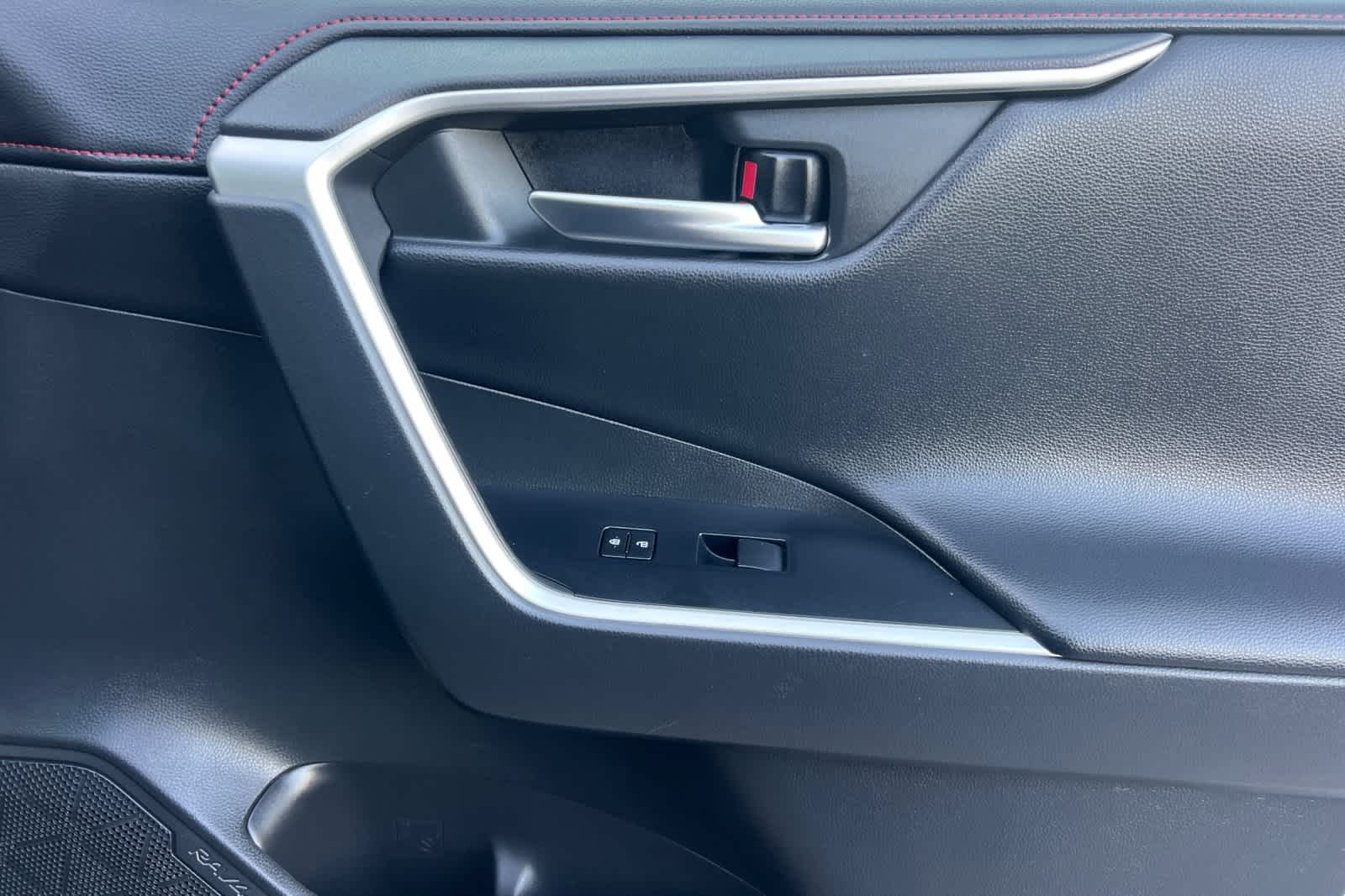 Thumbnail: 2020 Toyota RAV4 - 19