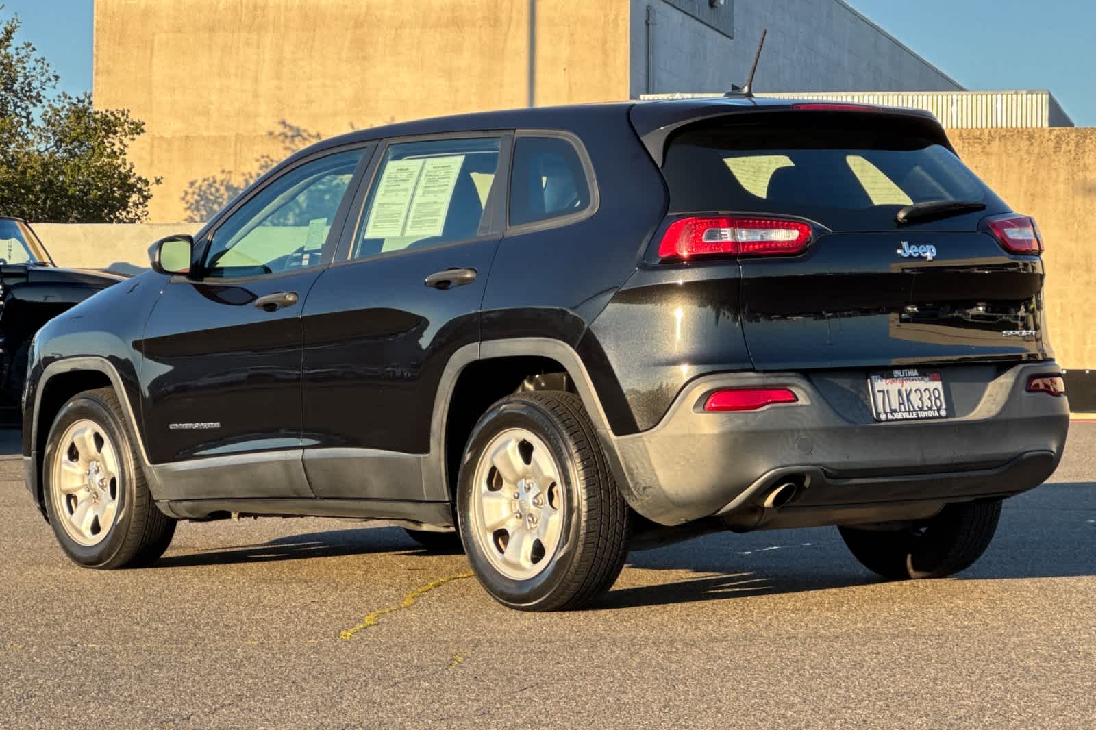 Thumbnail: 2015 Jeep Cherokee - 7