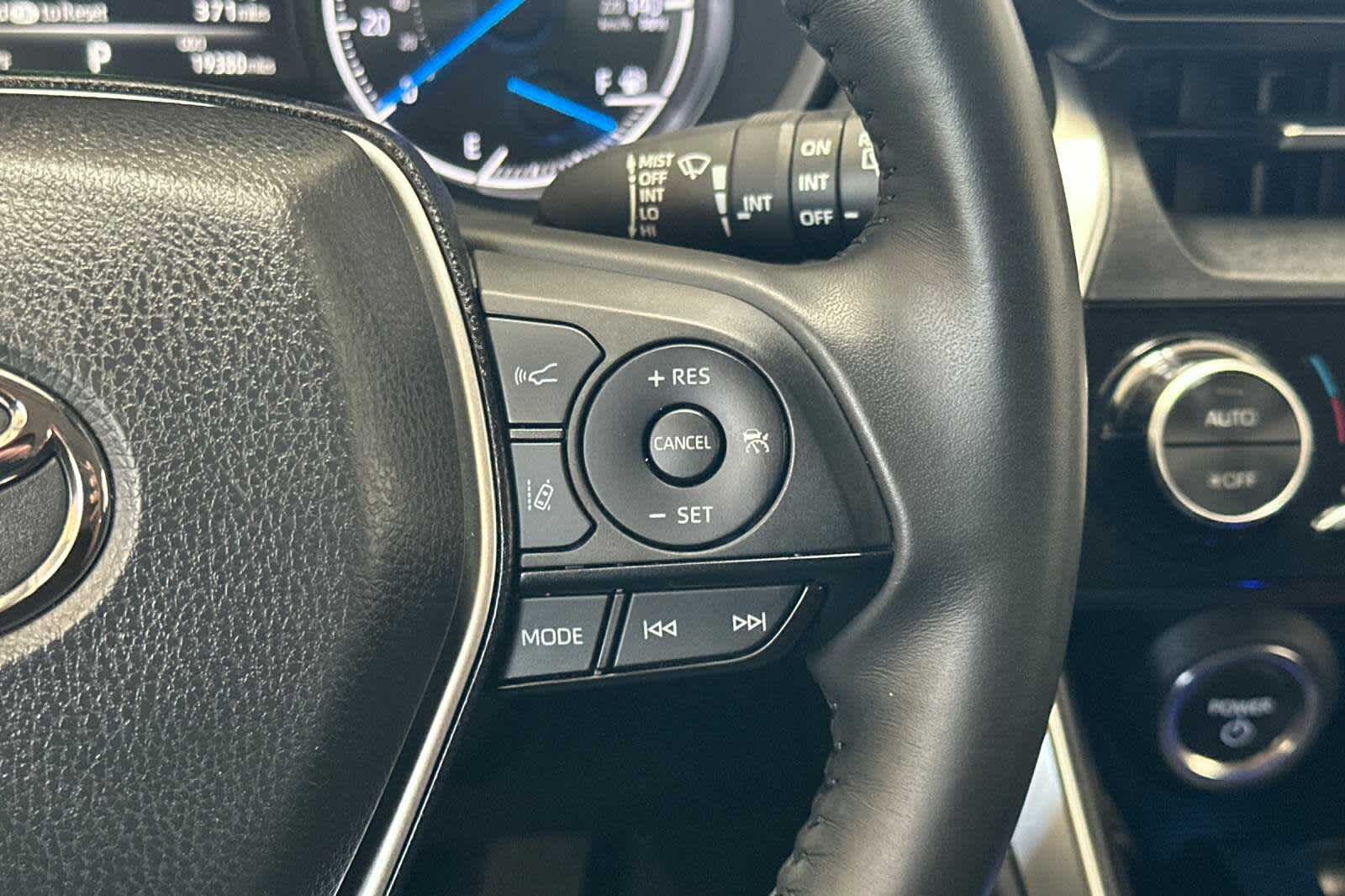 2024 Toyota Venza LE 27