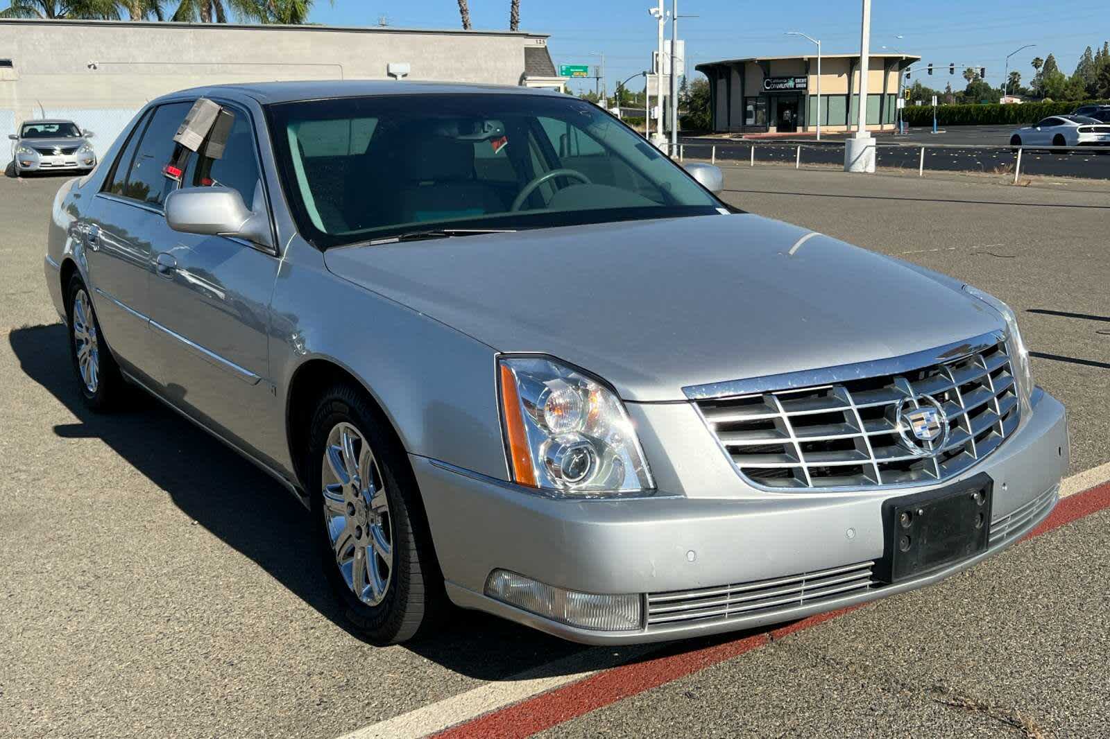 2009 Cadillac DTS  3