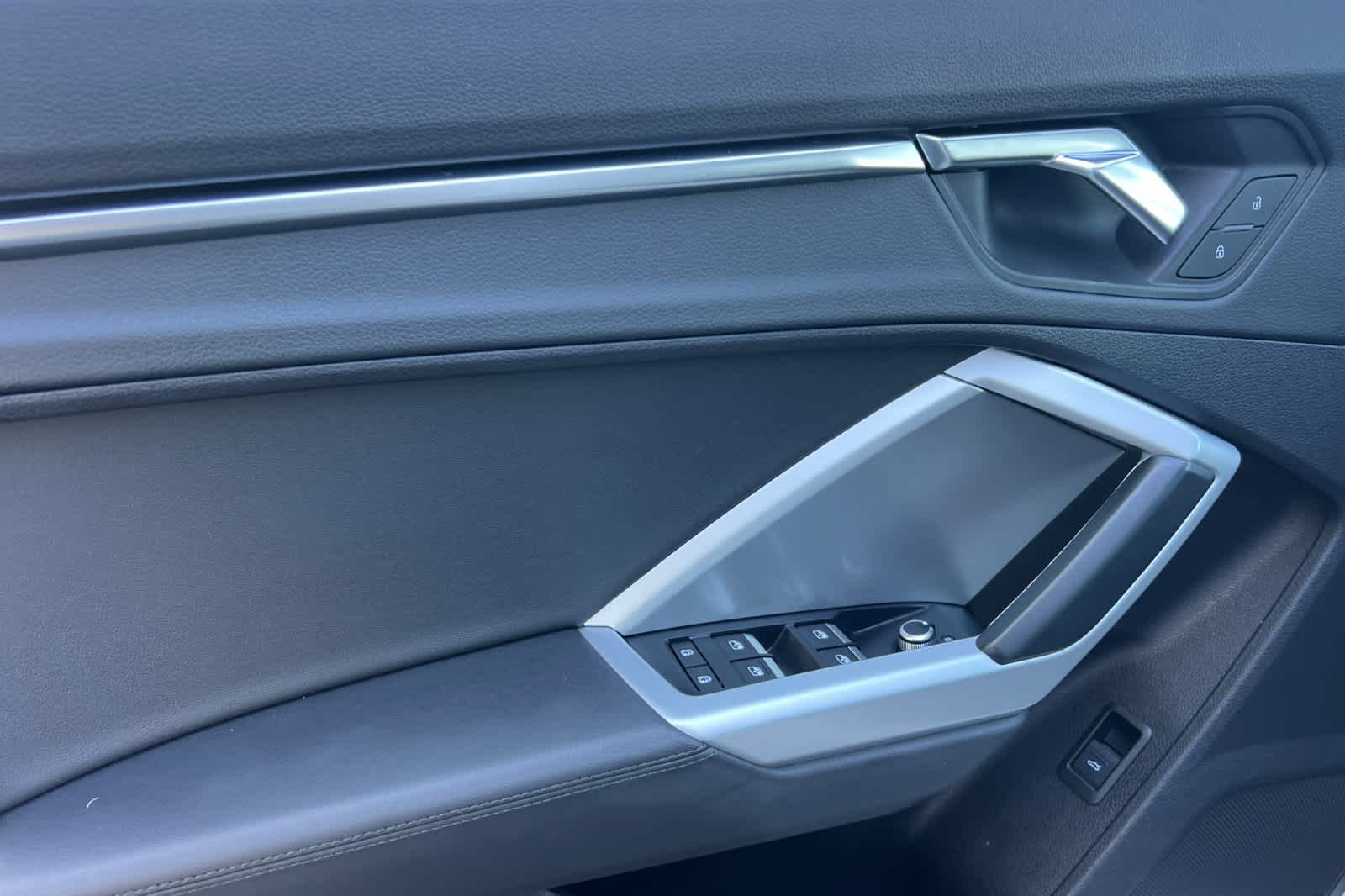 Thumbnail: 2020 Audi Q3 - 12