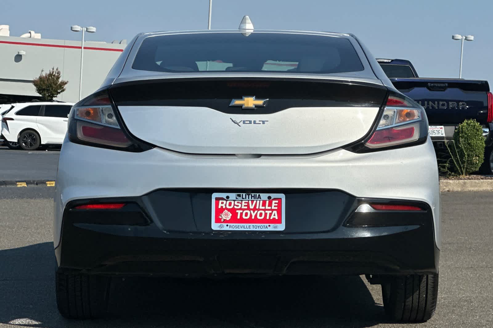 Thumbnail: 2017 Chevrolet Volt - 8