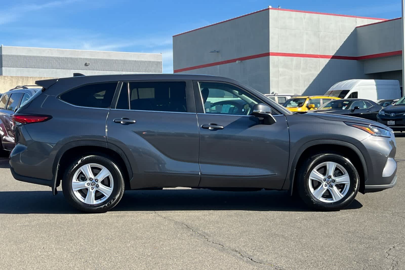 Thumbnail: 2023 Toyota Highlander - 6