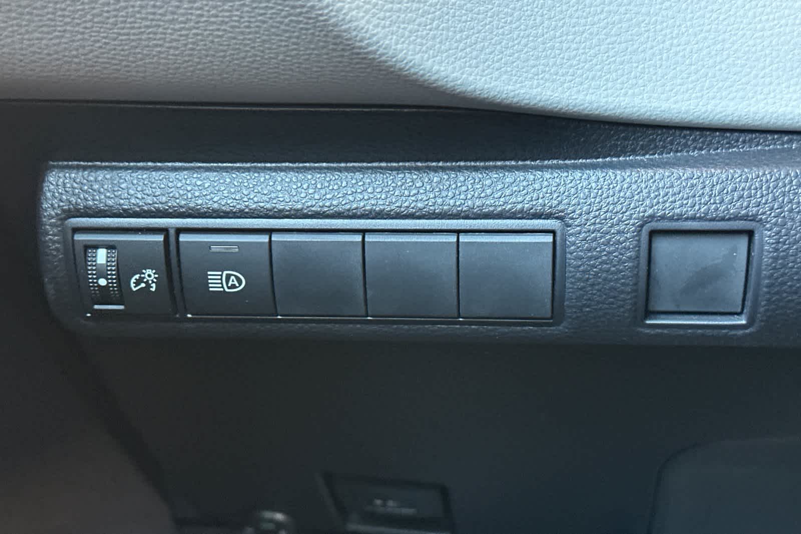 Thumbnail: 2025 Toyota Corolla - 28