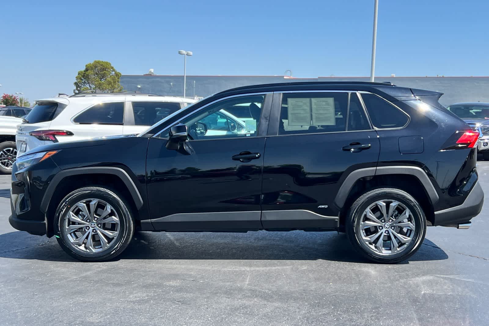 Thumbnail: 2022 Toyota RAV4 - 9