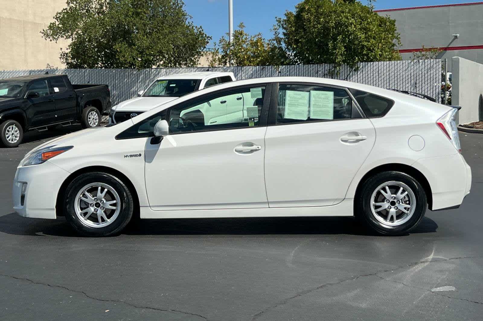 Thumbnail: 2011 Toyota Prius - 9