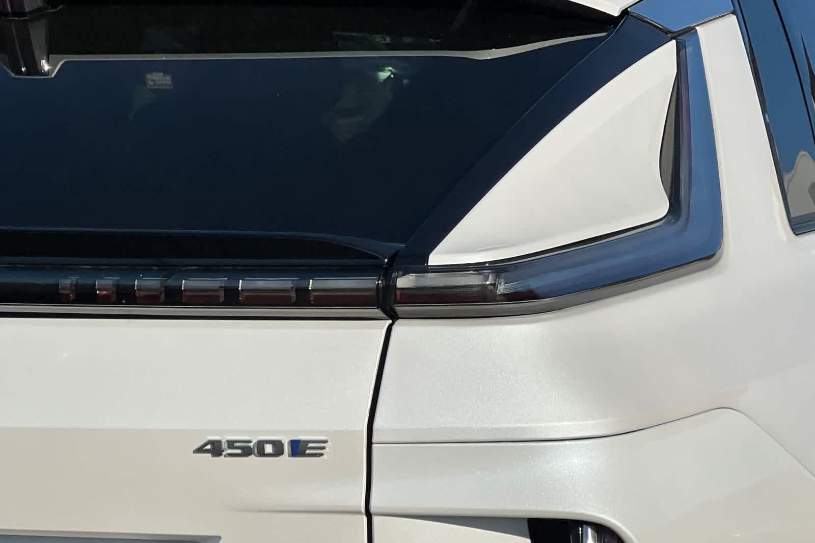 Thumbnail: 2024 Cadillac Lyriq - 32