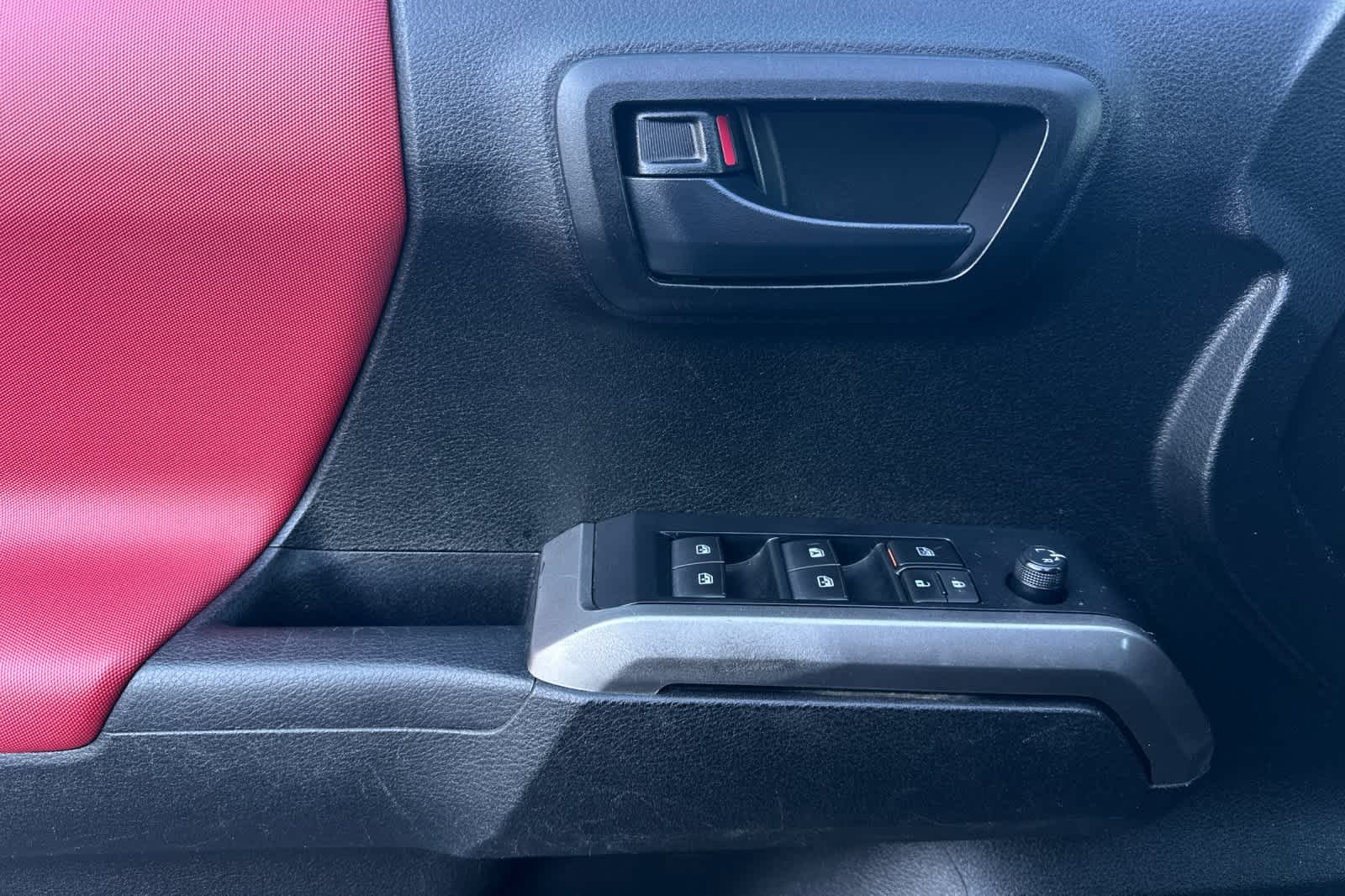 Thumbnail: 2021 Toyota Tacoma - 12