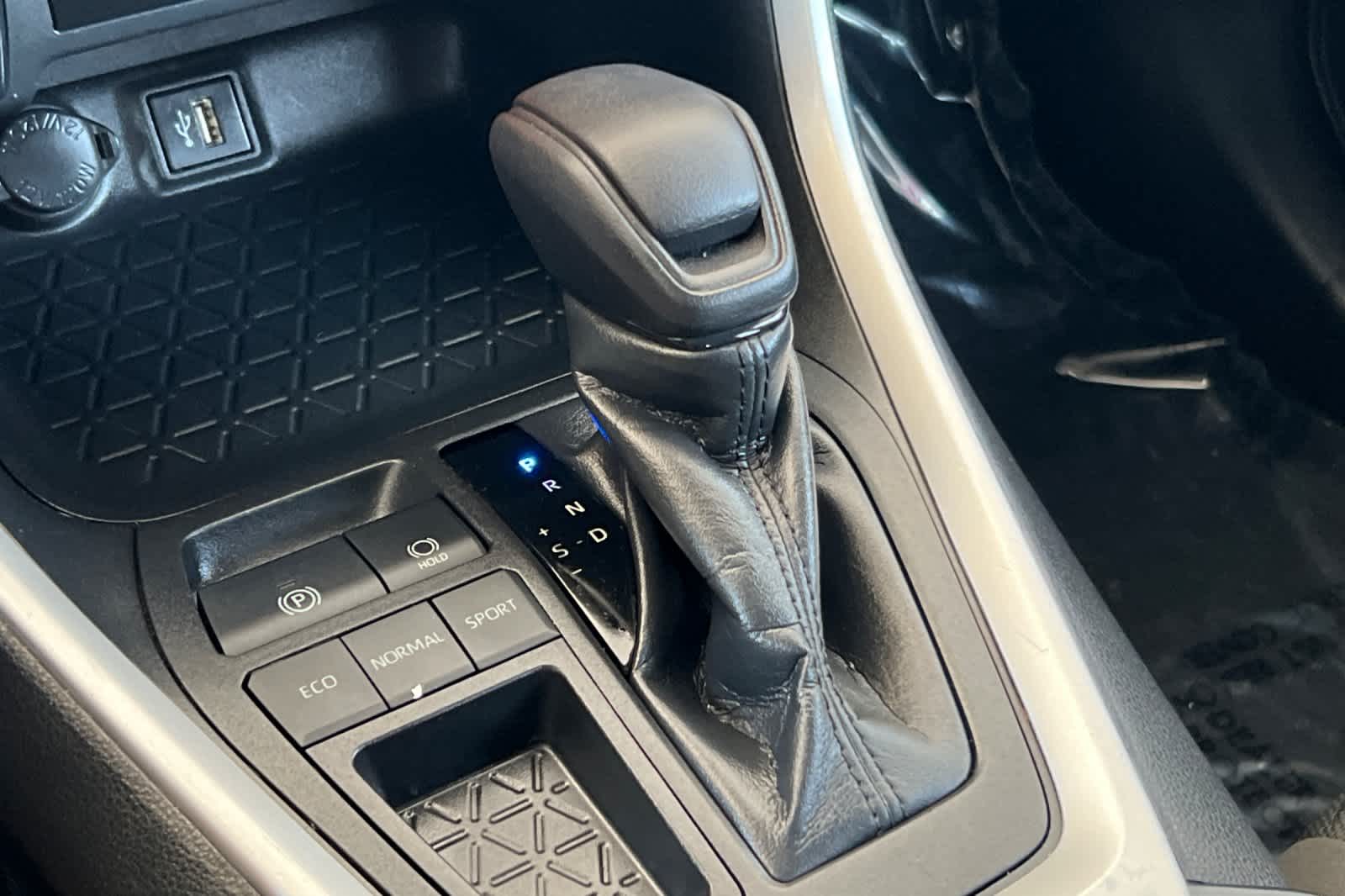 Thumbnail: 2023 Toyota RAV4 - 23