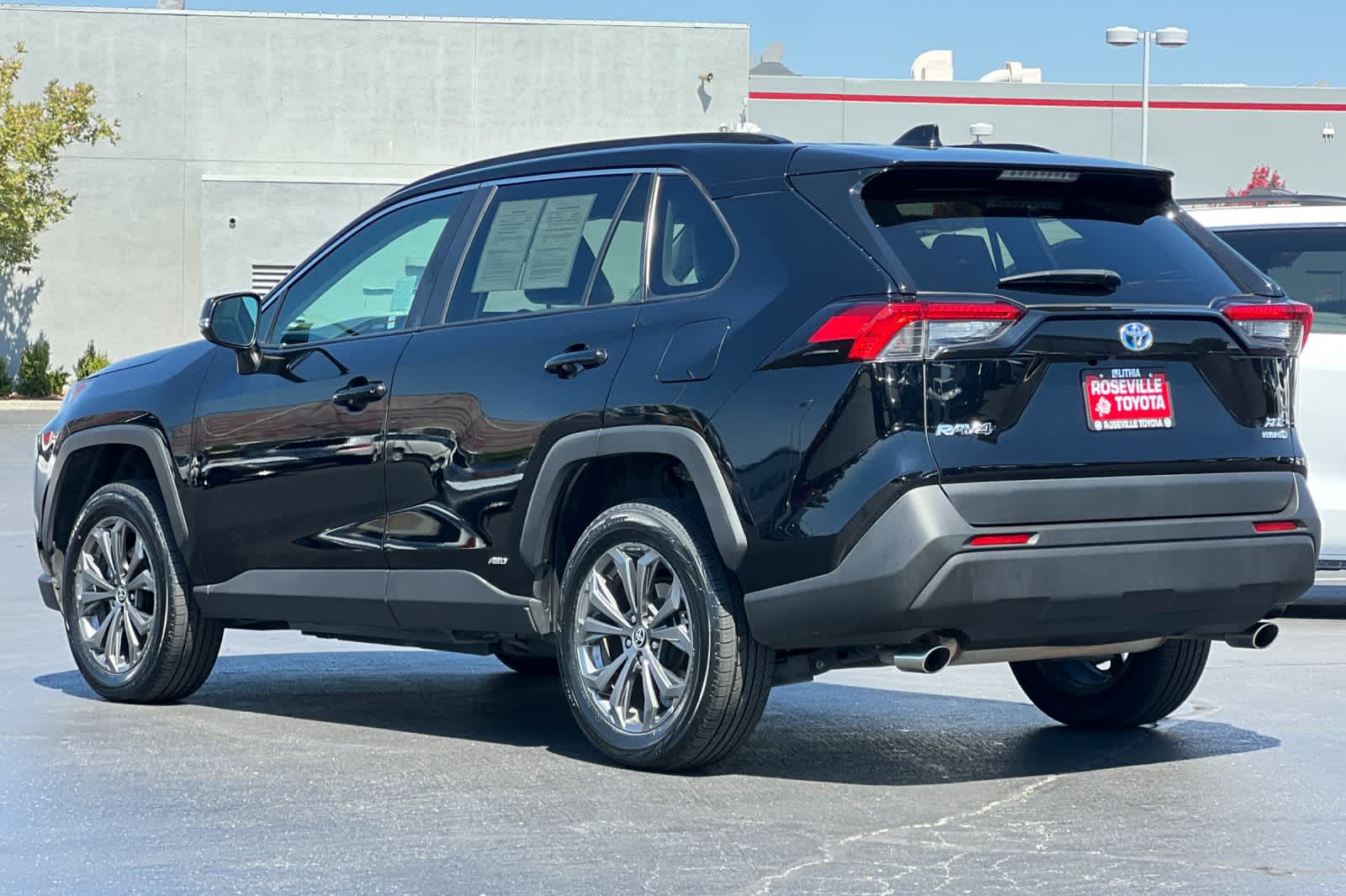 Thumbnail: 2022 Toyota RAV4 - 7
