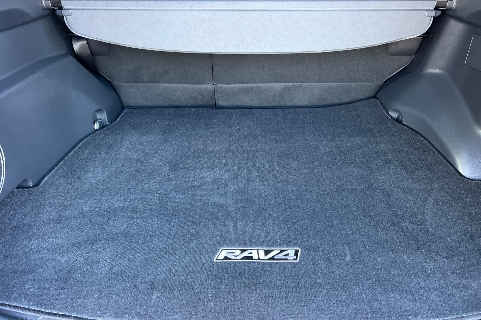 Thumbnail: 2022 Toyota RAV4 - 16