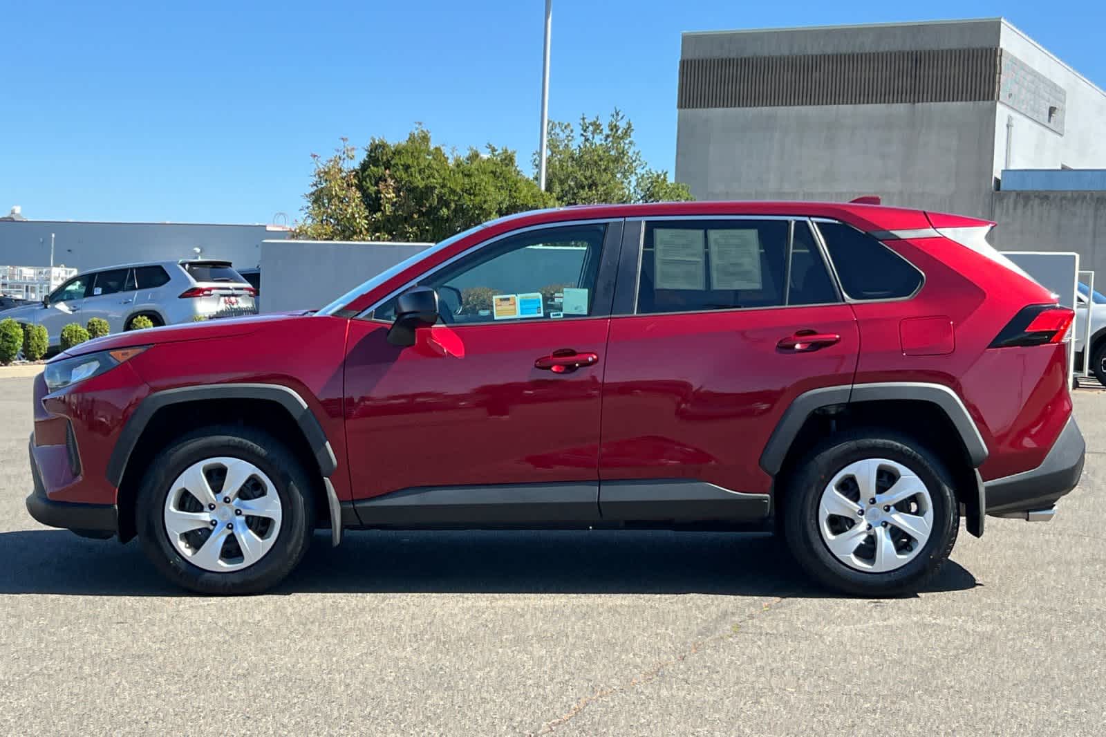 Thumbnail: 2022 Toyota RAV4 - 9