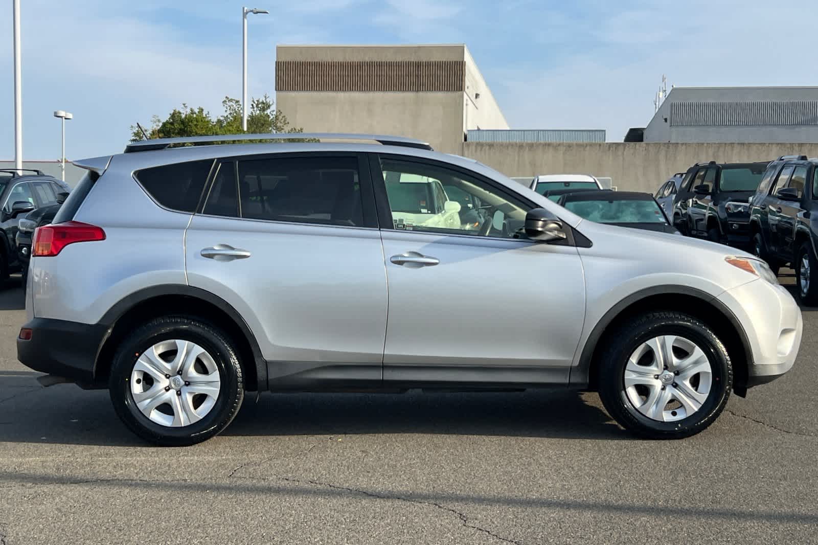 Thumbnail: 2015 Toyota RAV4 - 6