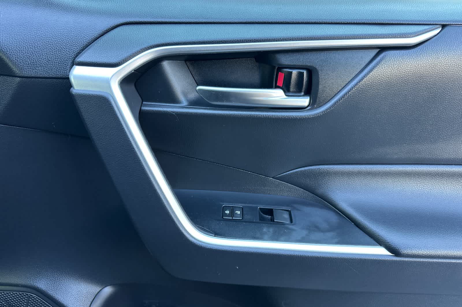 Thumbnail: 2021 Toyota RAV4 - 19