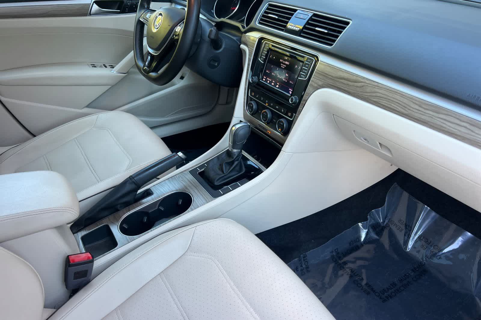 Thumbnail: 2018 Volkswagen Passat - 16