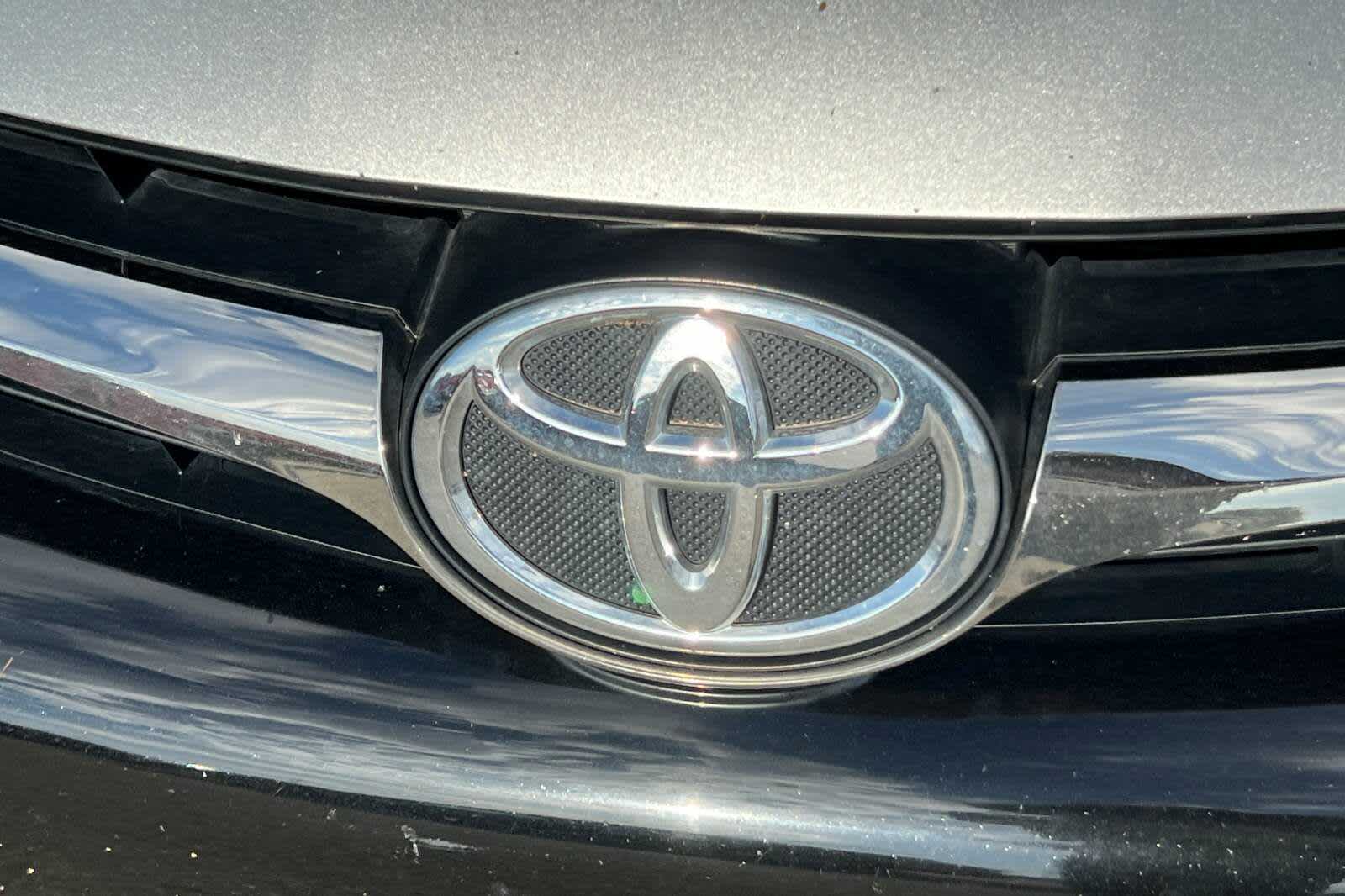 Thumbnail: 2015 Toyota Camry - 10