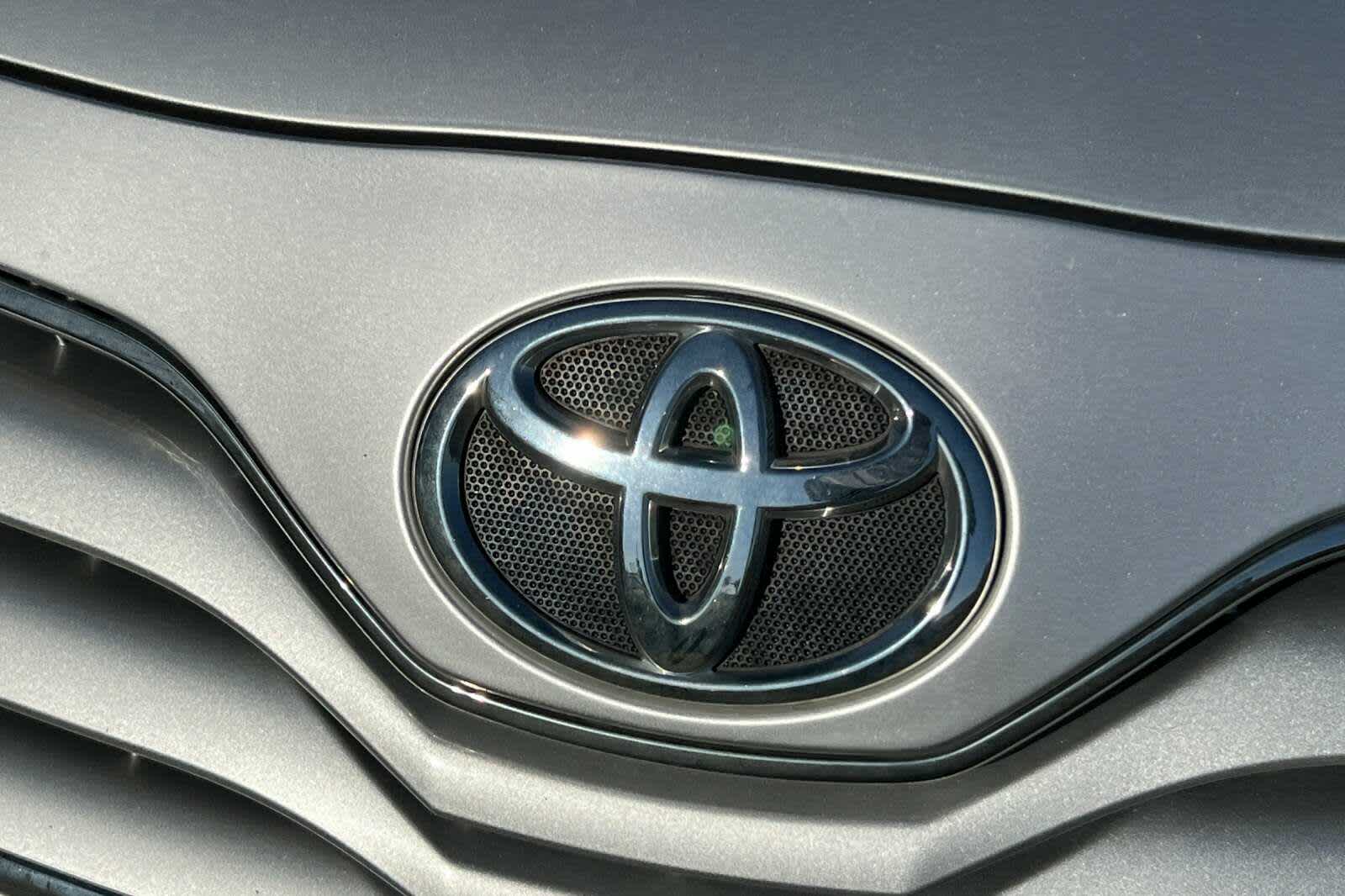 Thumbnail: 2011 Toyota Camry - 9