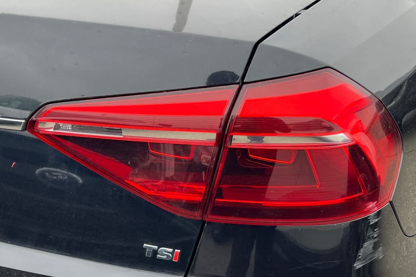 Thumbnail: 2018 Volkswagen Passat - 17