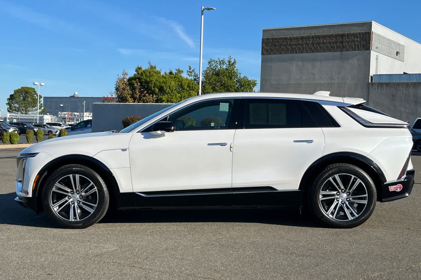 Thumbnail: 2024 Cadillac Lyriq - 9